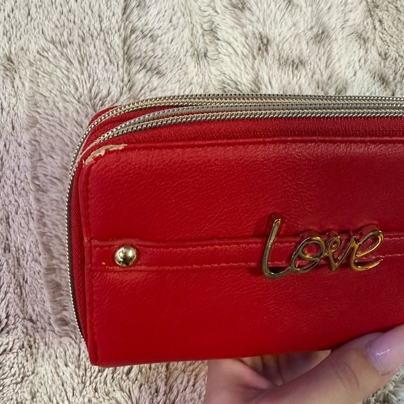 Red Wallet - Picture 4 of 7